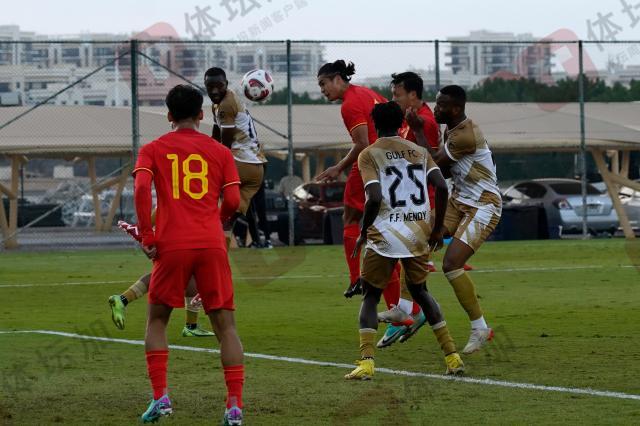 1704505090643054929.jpg 5-张玉宁接谢鹏飞角球头球冲顶攻入国足第二球.jpg